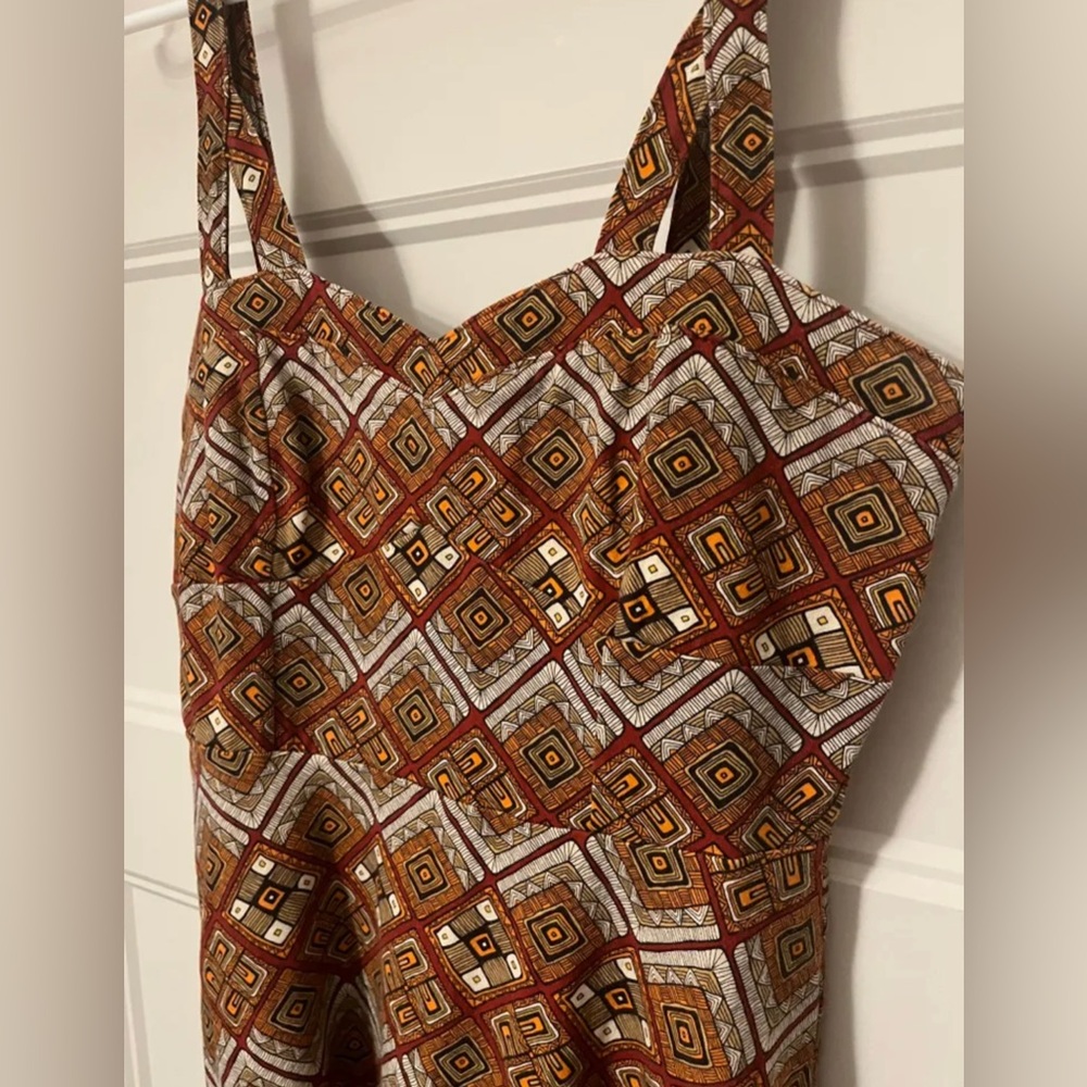 Short dress with geometric pattern